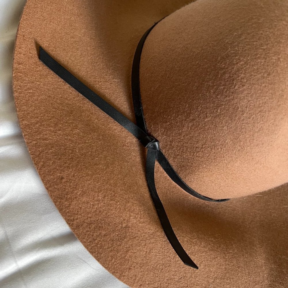 Foldable Wide Brim Floppy Wool Hat with Faux Leather Knot Trim